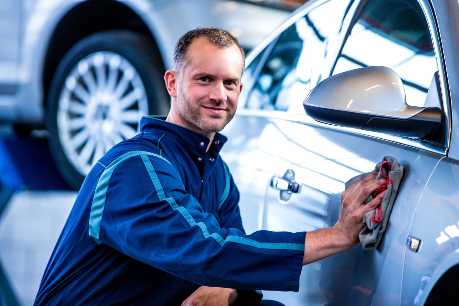 Autorepairmaster aan het werk